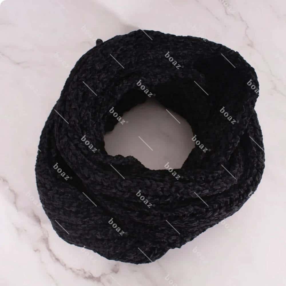 Cuello chenilla negro