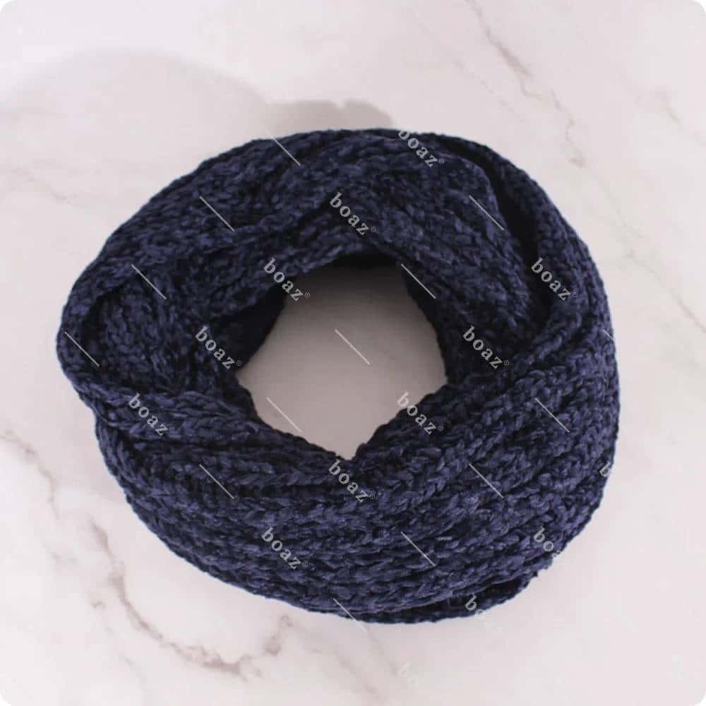 Cuello chenilla azul marino