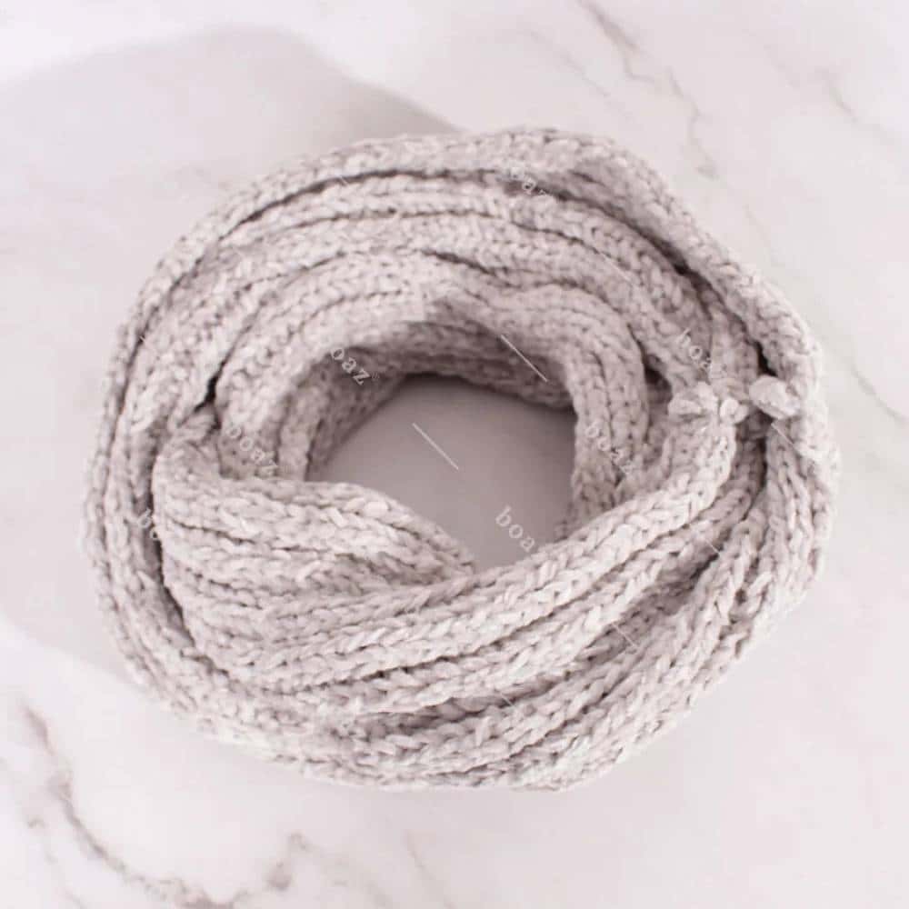 Cuello chenilla gris