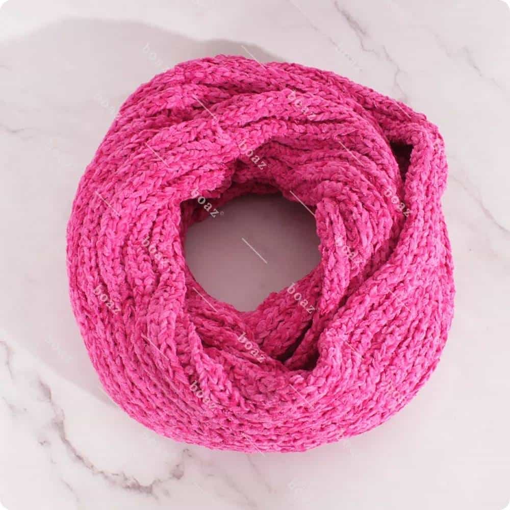 Cuello chenilla fucsia