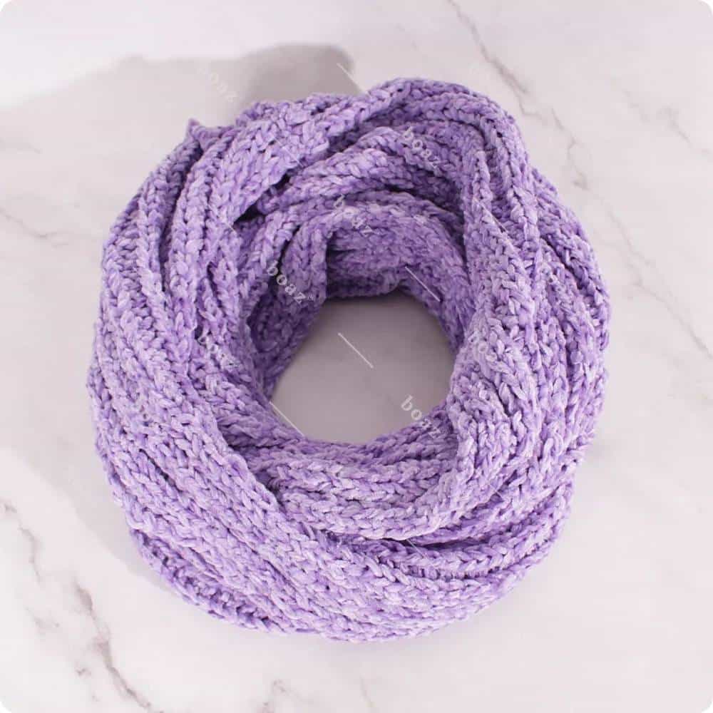 Cuello chenilla lila