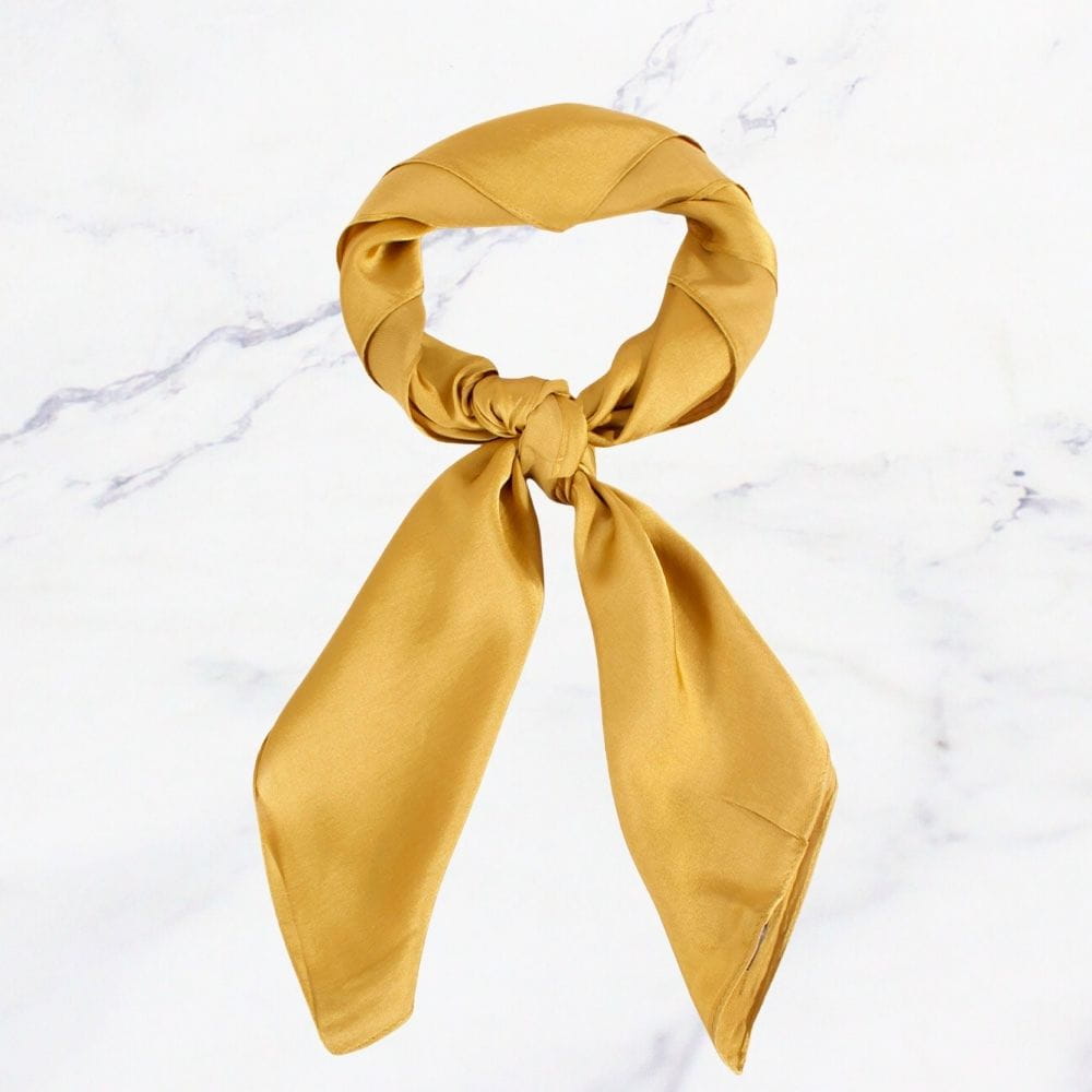 PAÑUELO 70X70 DORADO X1