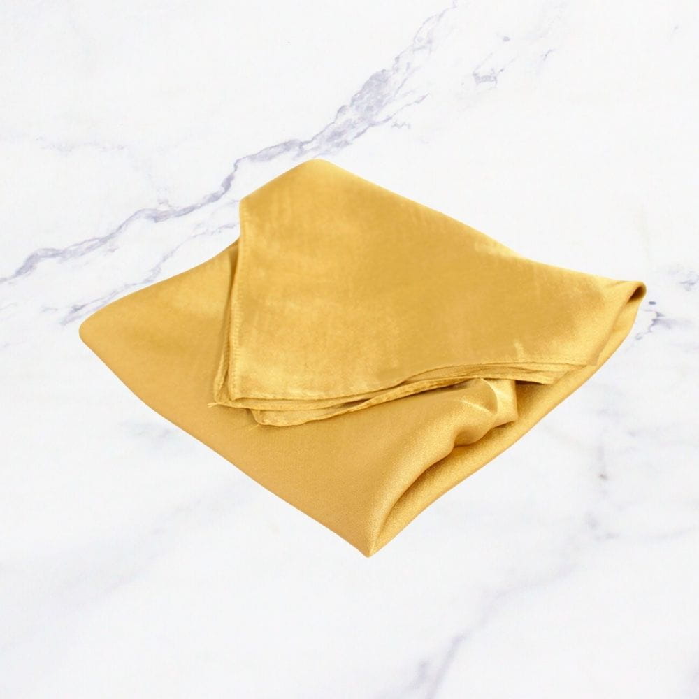 PAÑUELO 70X70 DORADO X1