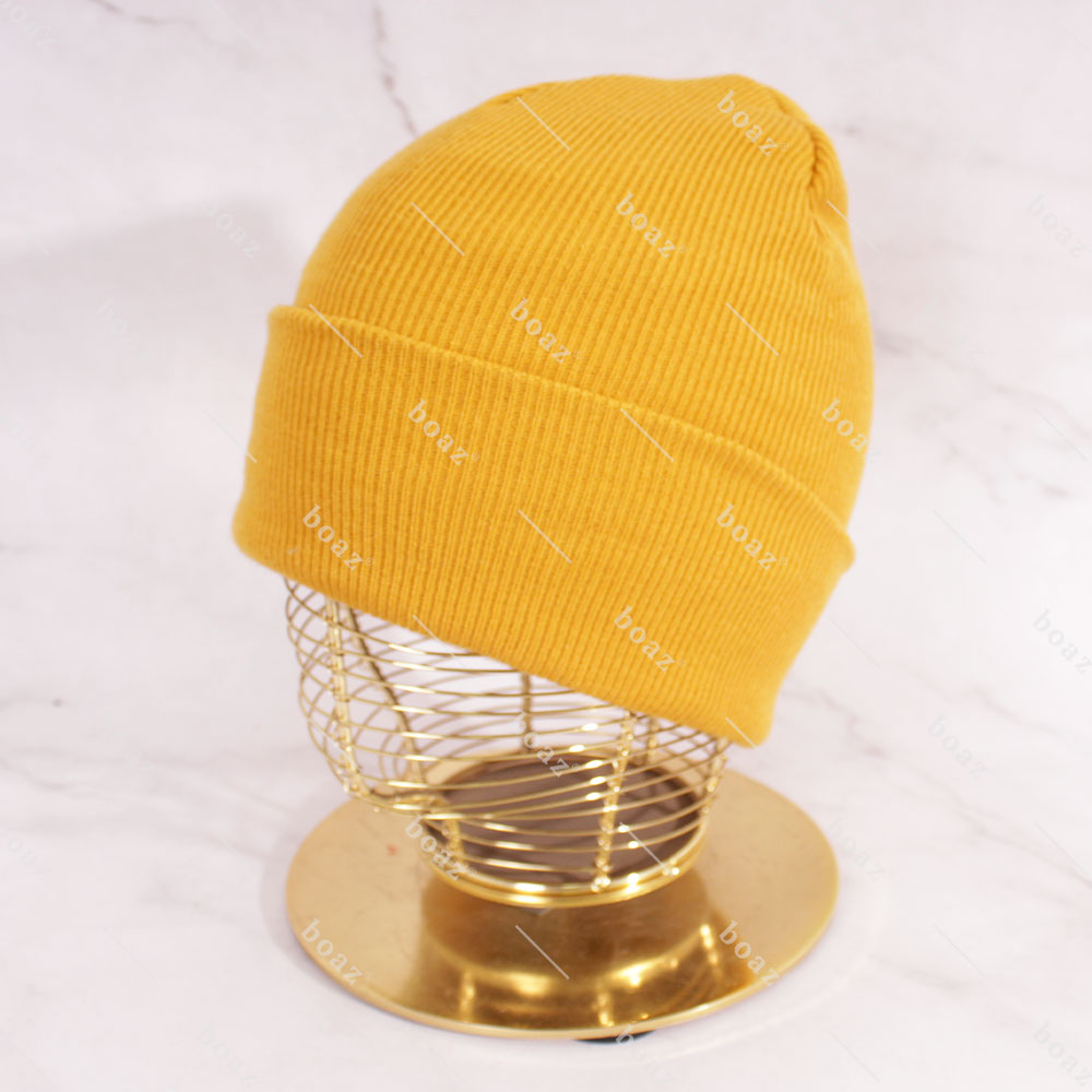 GORRO BEANIE BORDADO MOSTAZA (unidad)
